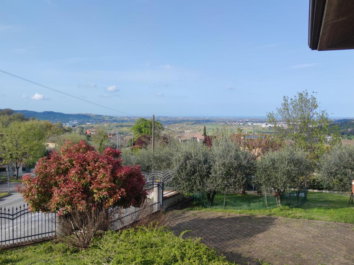 Relax In Collina A Due Passi Dal Mare Apartamento Torriana Exterior foto